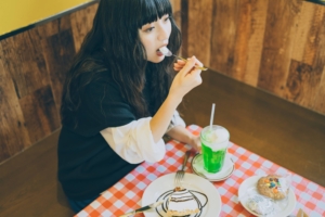 思わずかぶりつきたくなるお菓子のお店 A BAKES